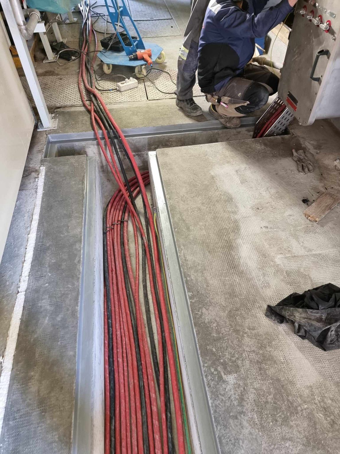 Réalisation des travaux de revamping TK2 des services électriques à la station Sergaz Sbikha.