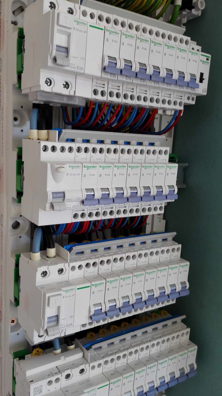 Mise en service des armoires électrique