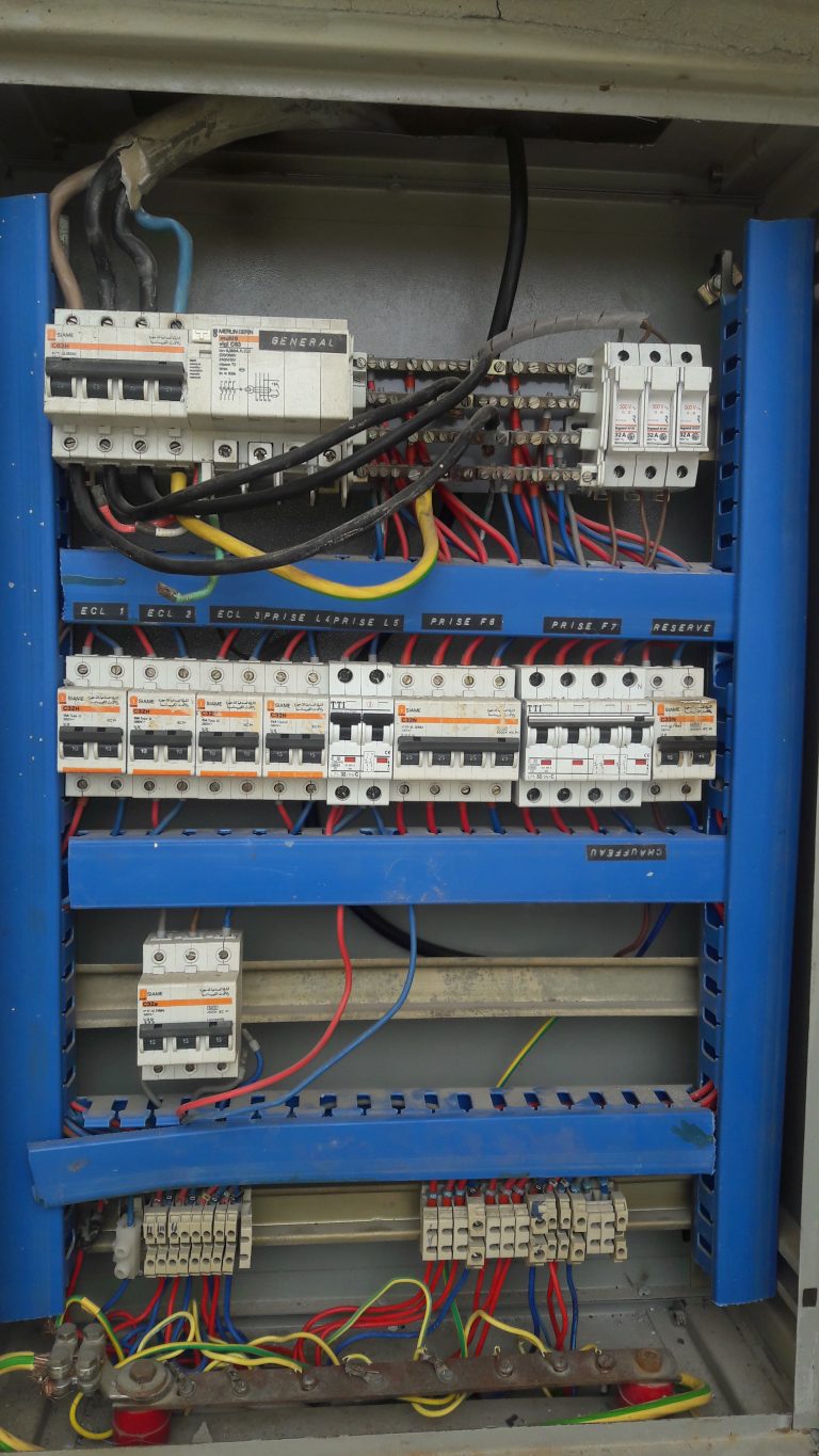 câblage armoire électrique industriel