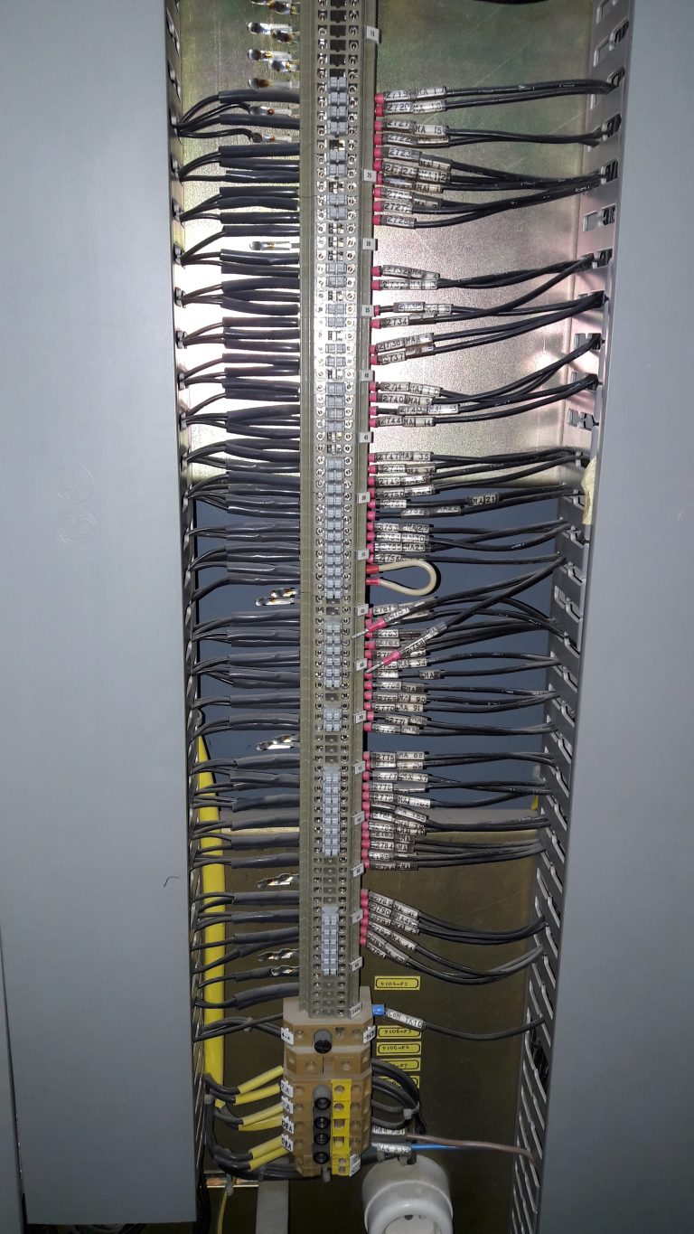 câblage armoire électrique industriel